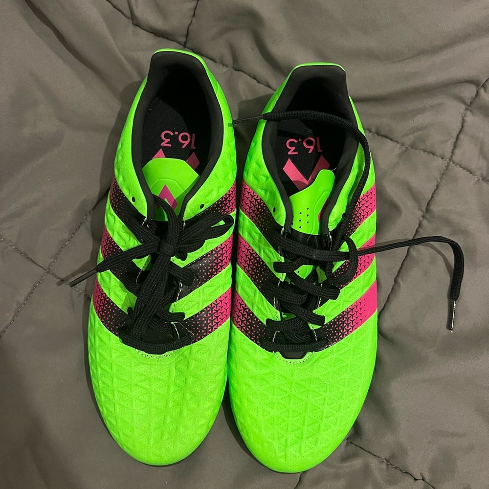 Adidas performance Soccer shoe
ACE 16.3 TF J